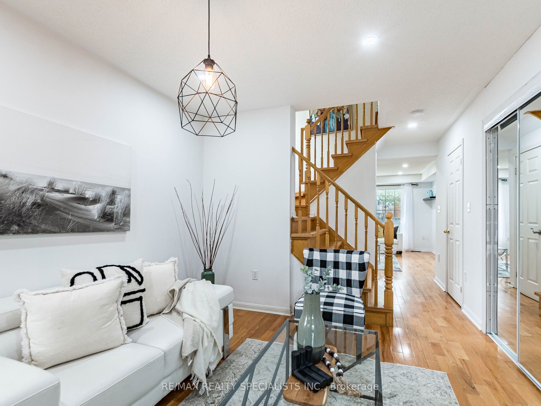 105 DECKER HOLLOW Circle
