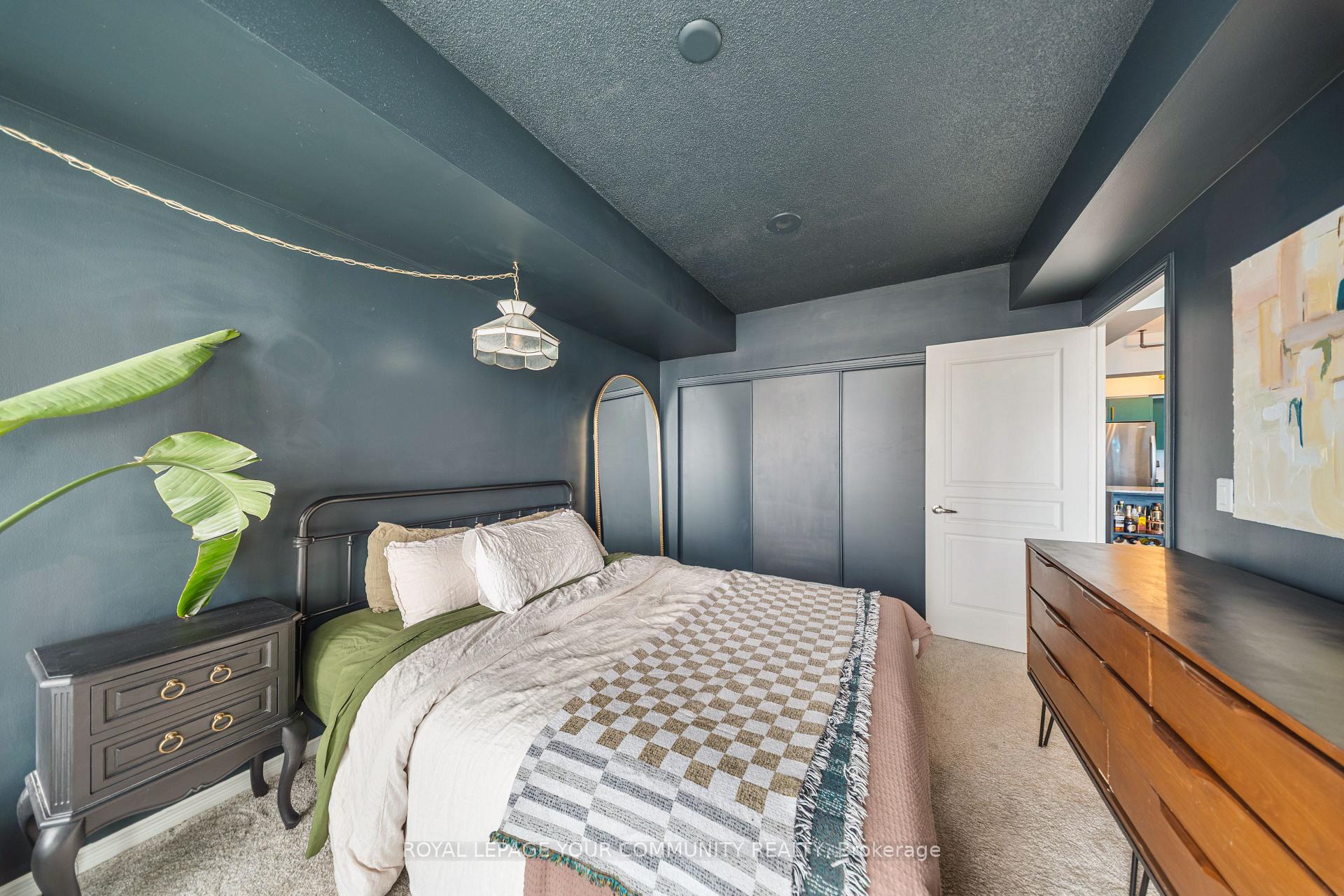 2 Bedrooms Condo at 15 Legion, Toronto For sale