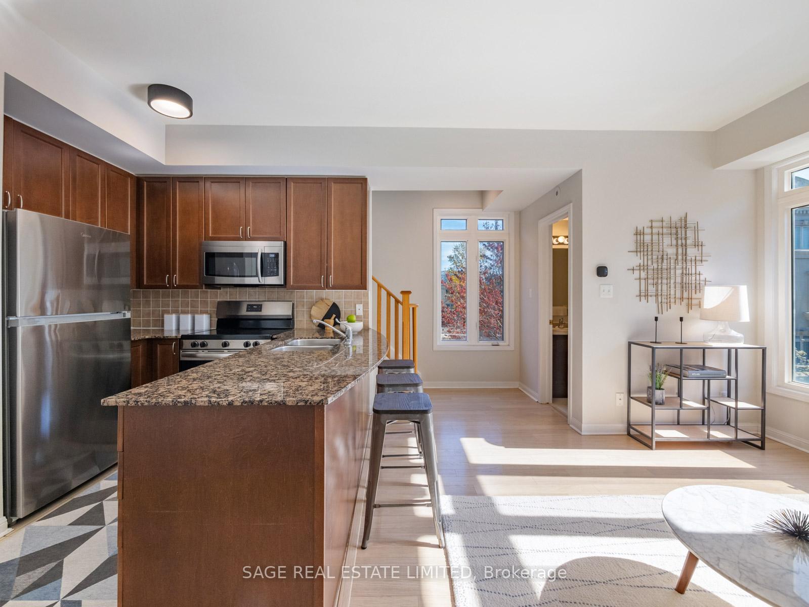 2 Bedrooms Condo at 78 Carr, Toronto For sale