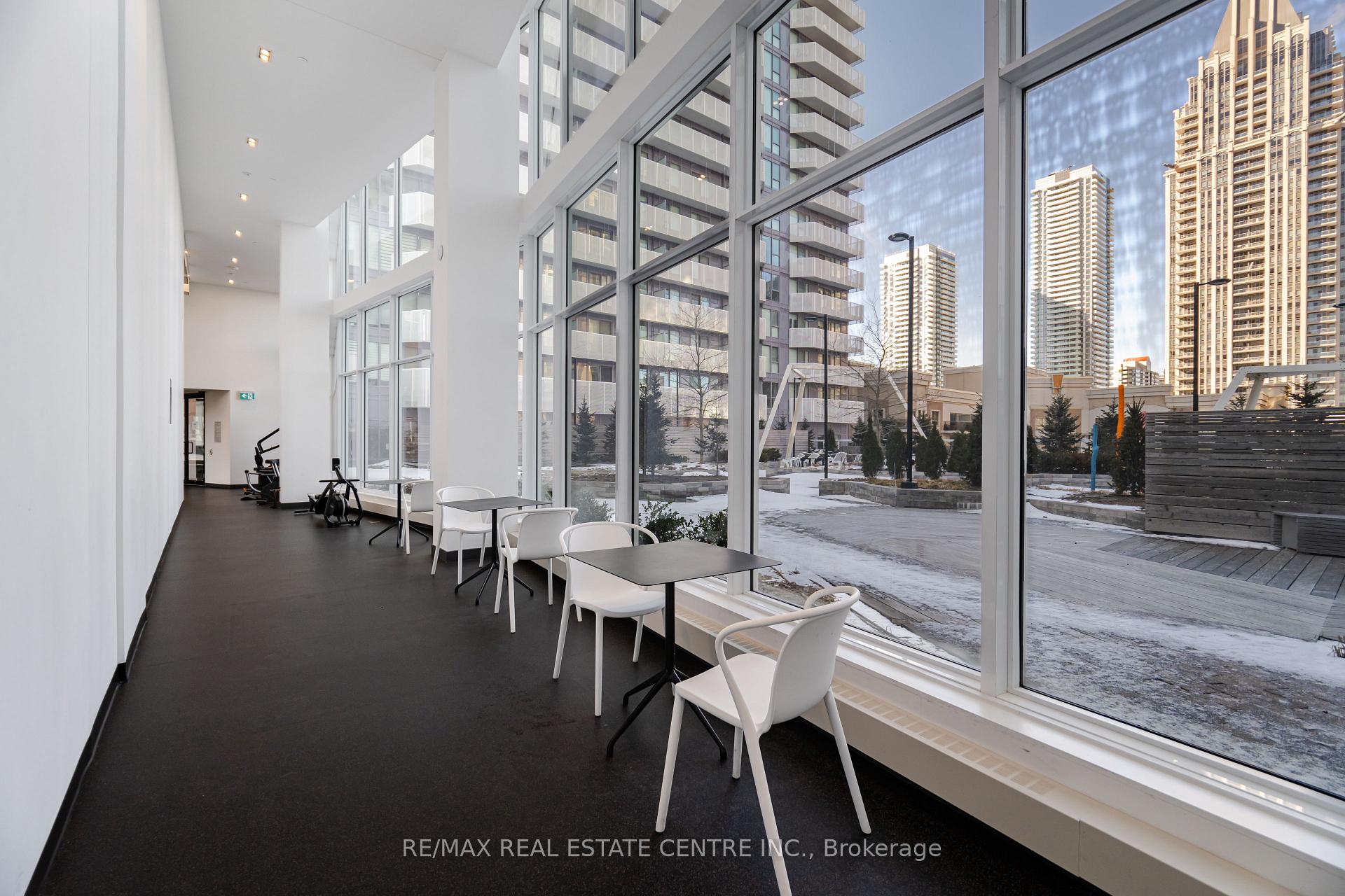 2 Bedrooms Condo at 4065 Confederation, Mississauga For sale