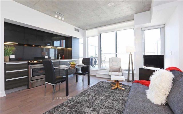 1190 Dundas
