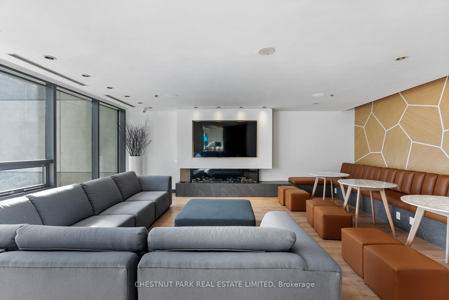 2 Bedrooms Condo at 285 Mutual, Toronto For sale