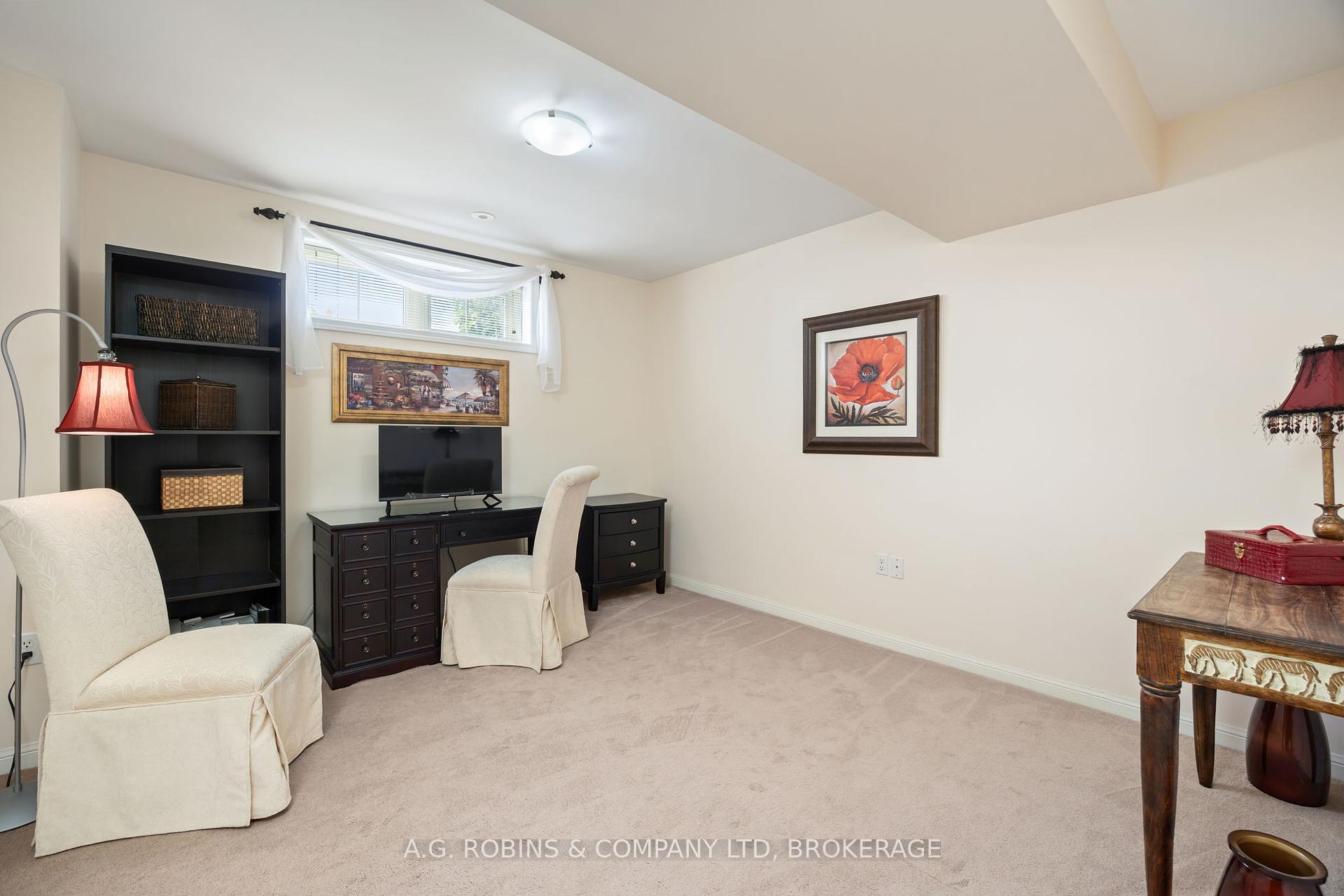 3 Bedrooms Condo at 595 Dundas, Mississauga For sale