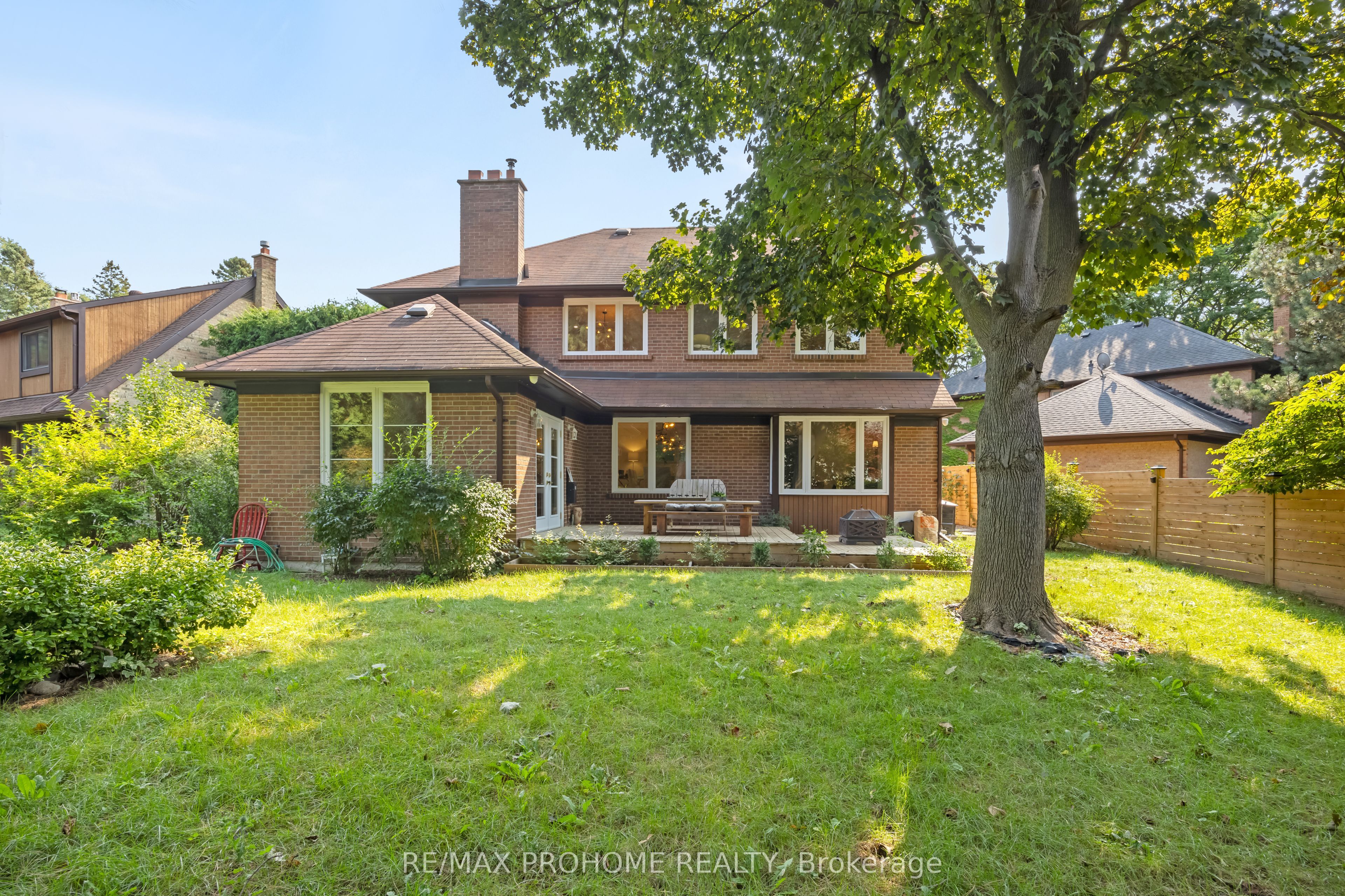 22 Fernside Court, Toronto, ON M2N 6A1