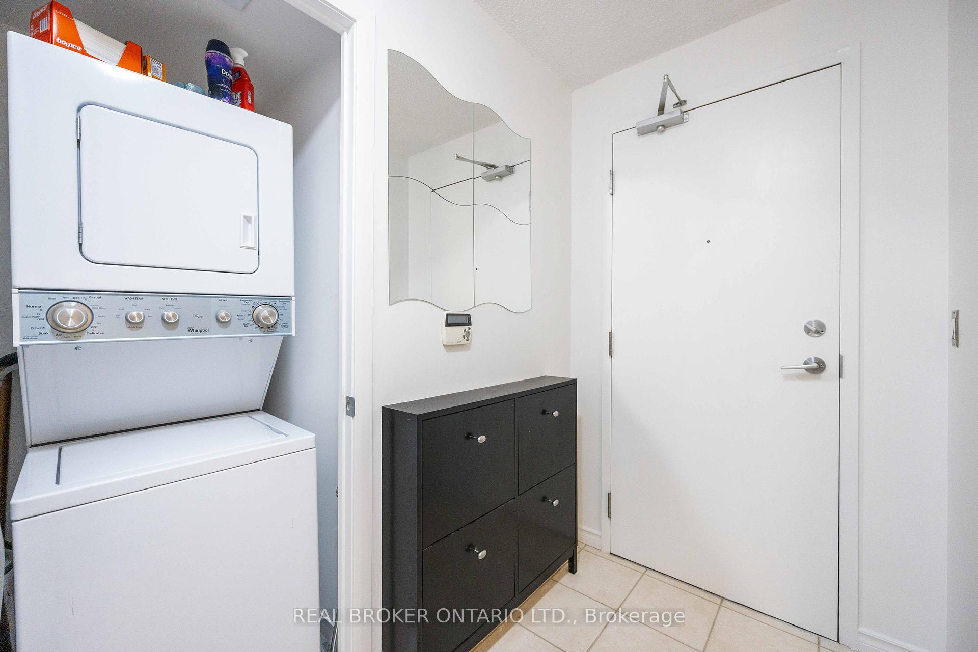 2 Bedrooms Condo at 18 Yonge,  Toronto For sale