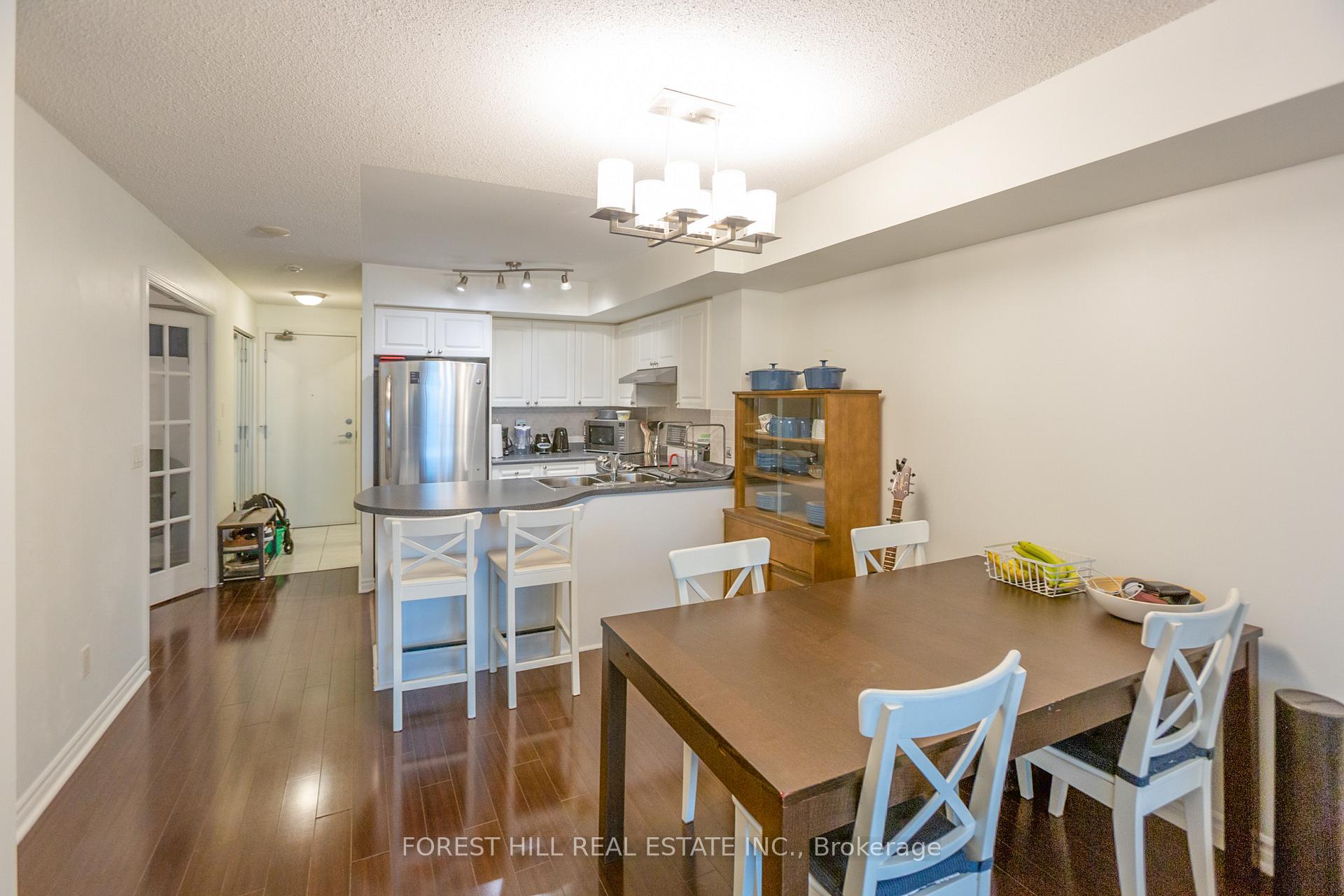 2 Bedrooms Condo at 17 Barberry, Toronto For sale