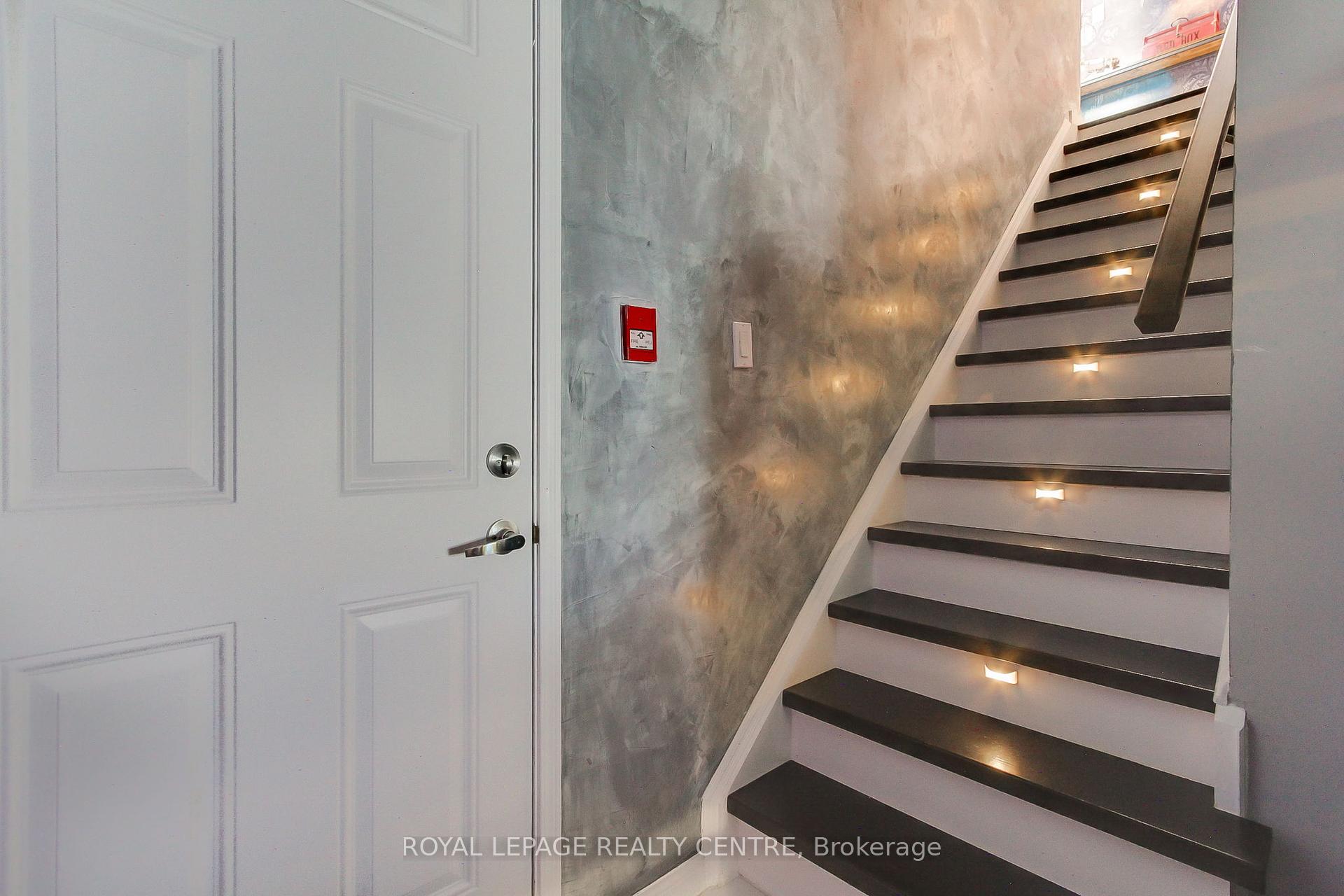 3 Bedrooms Condo at 750 Neighbourhood,  Mississauga For sale