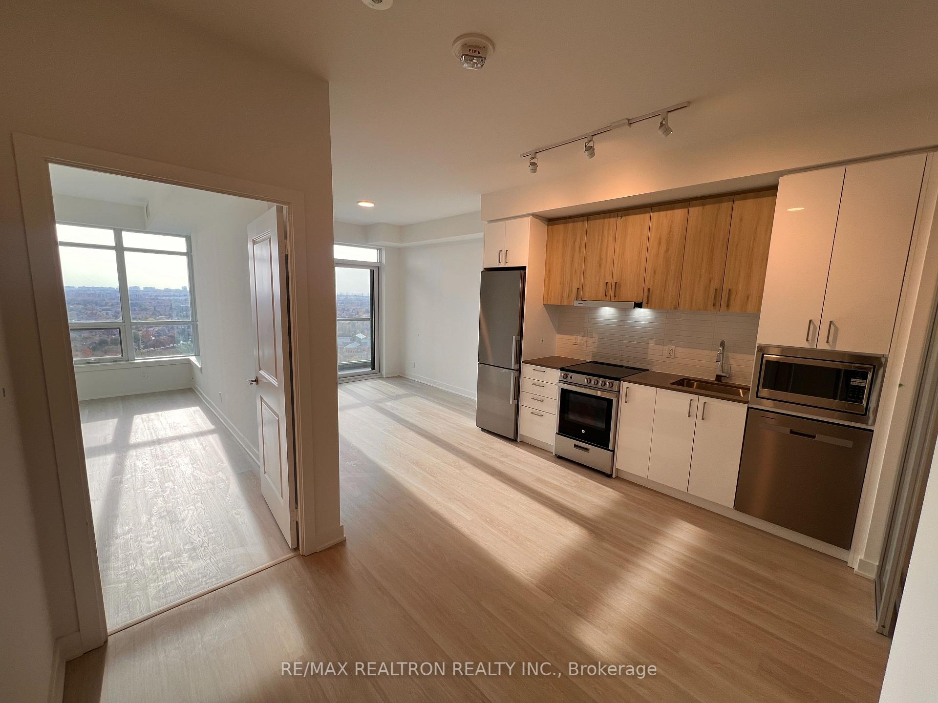 2 Bedrooms Co-op at 30 Upper Mall,  Vaughan For sale