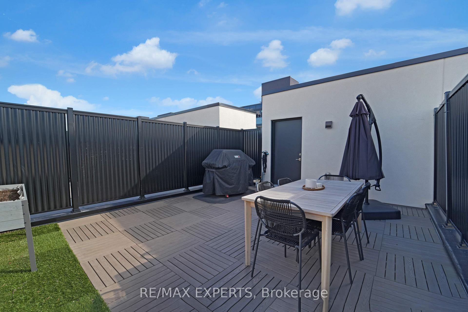 3 Bedrooms Condo at 1095 Cooke,  Burlington For sale