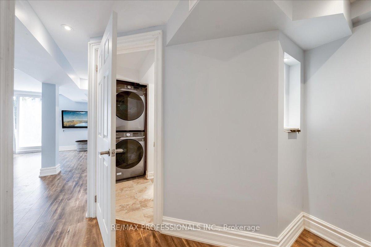 3 Bedrooms Condo at 600 Silver Creek,  Mississauga For sale