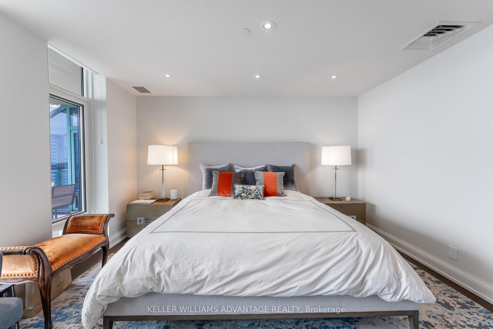 5 Bedrooms Condo at 211 Queens, Toronto For sale