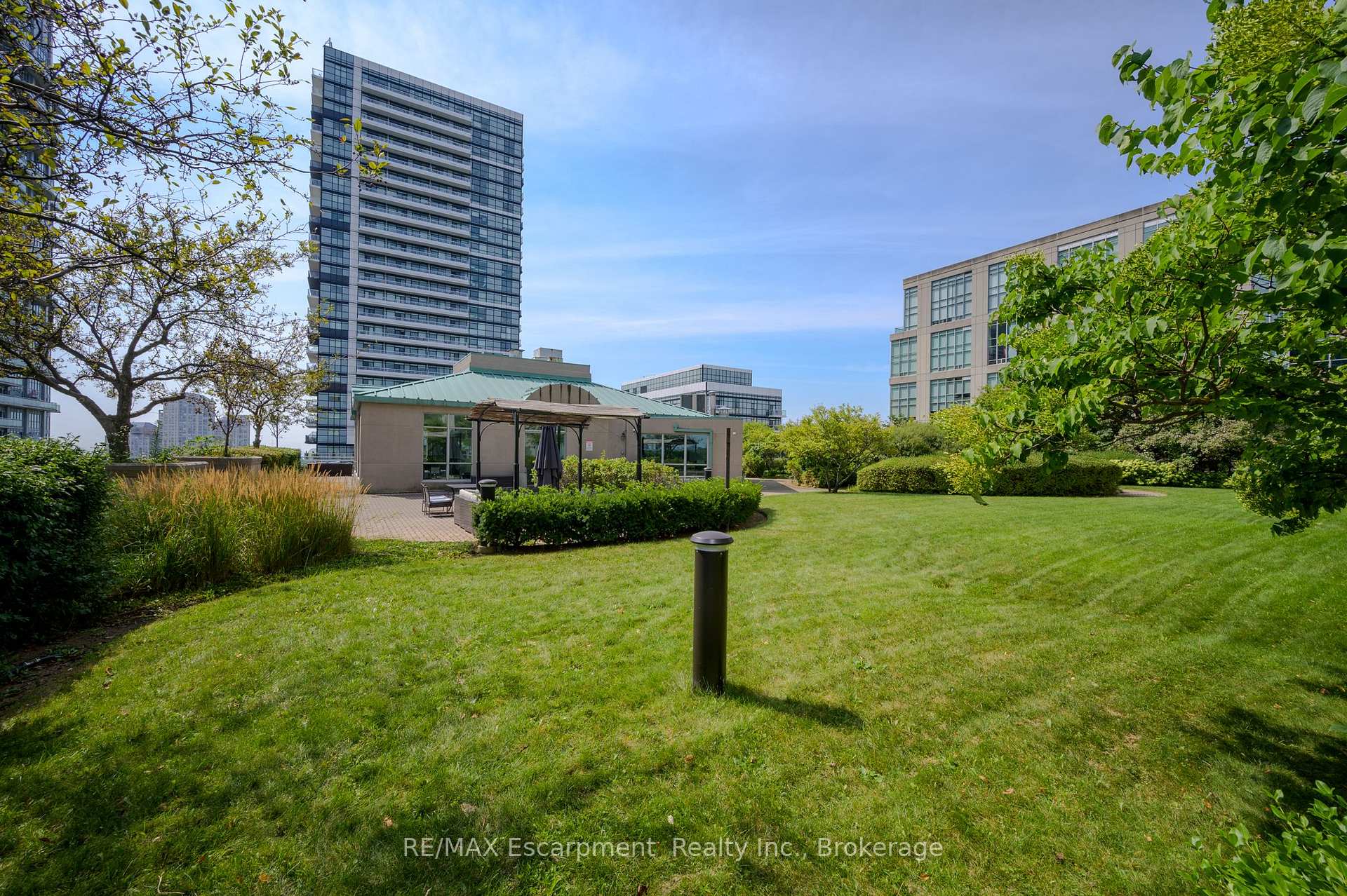 2 Bedrooms Condo at 250 MANITOBA, Toronto For sale