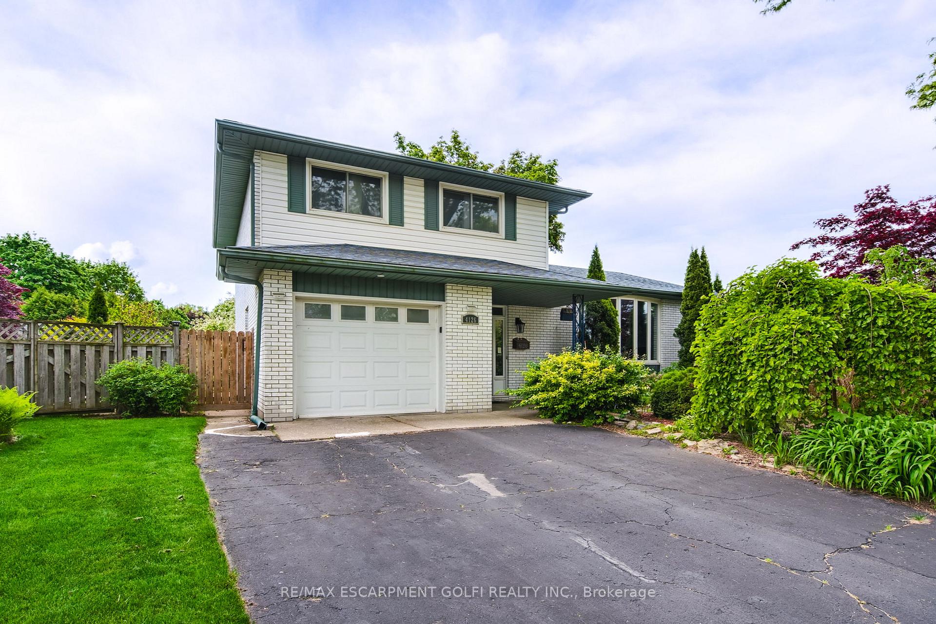 4126 London Court, Niagara Falls, ON L2E 6K2