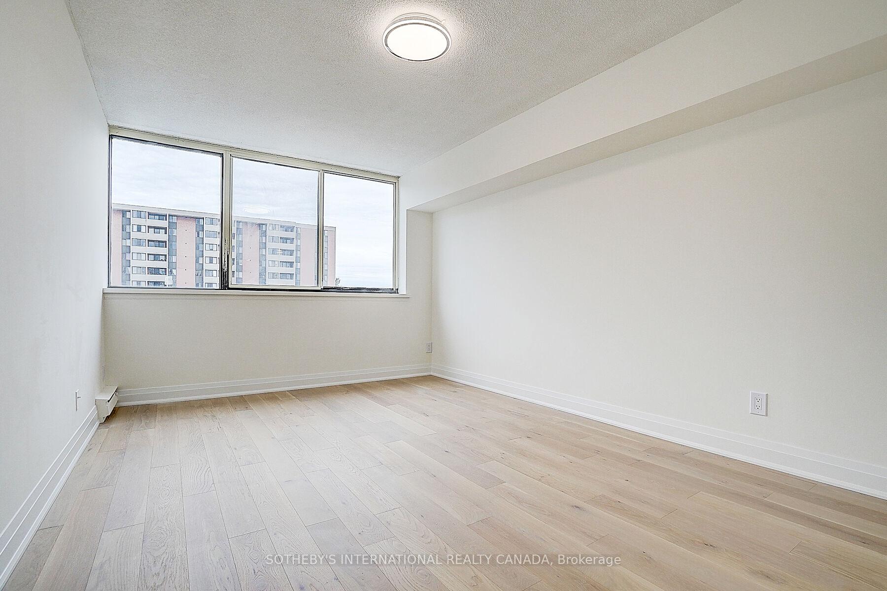 2 Bedrooms Condo at 1240 Marlborough, Oakville For sale
