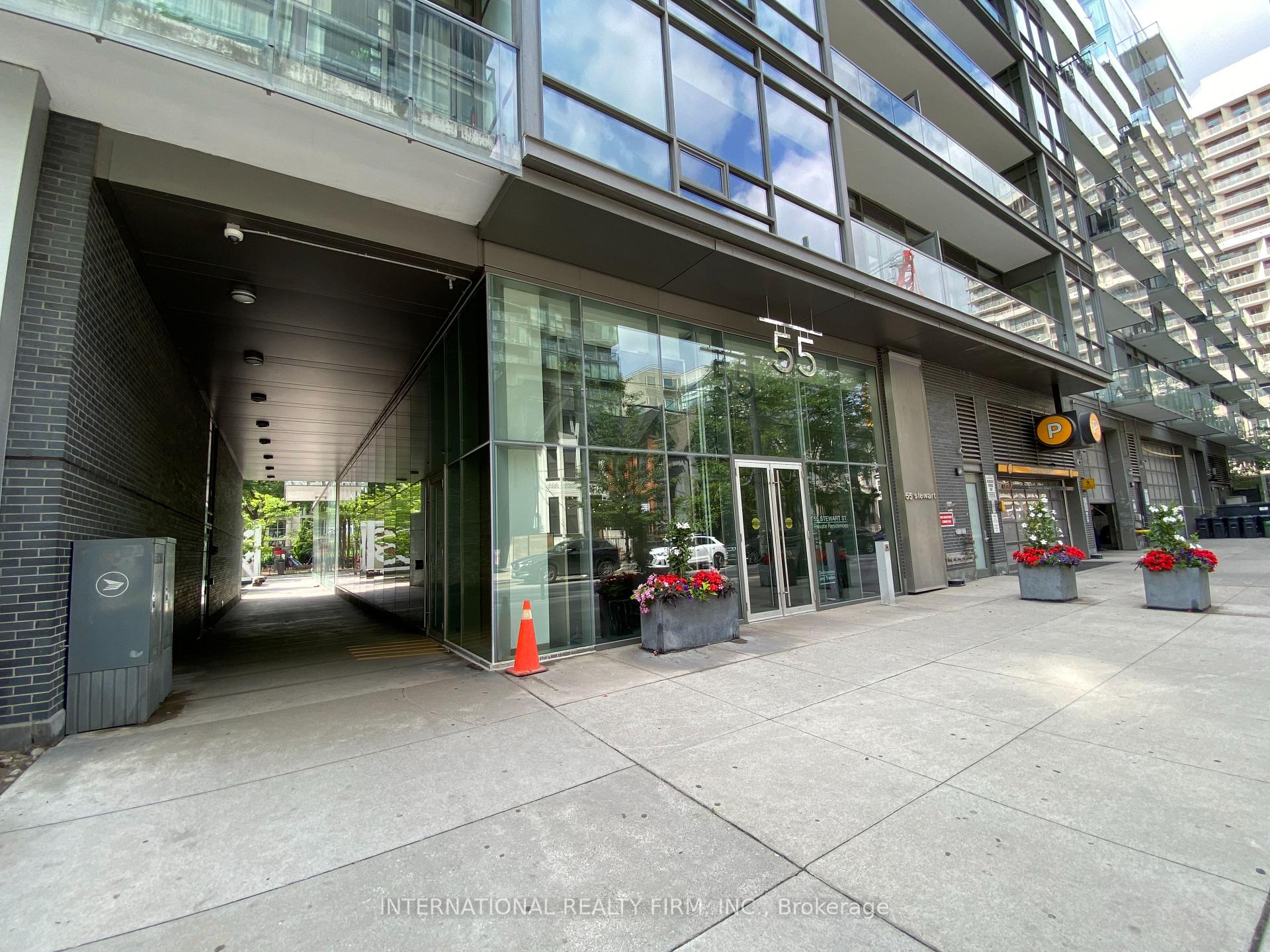2 Bedrooms Condo at 55 Stewart, Toronto For sale