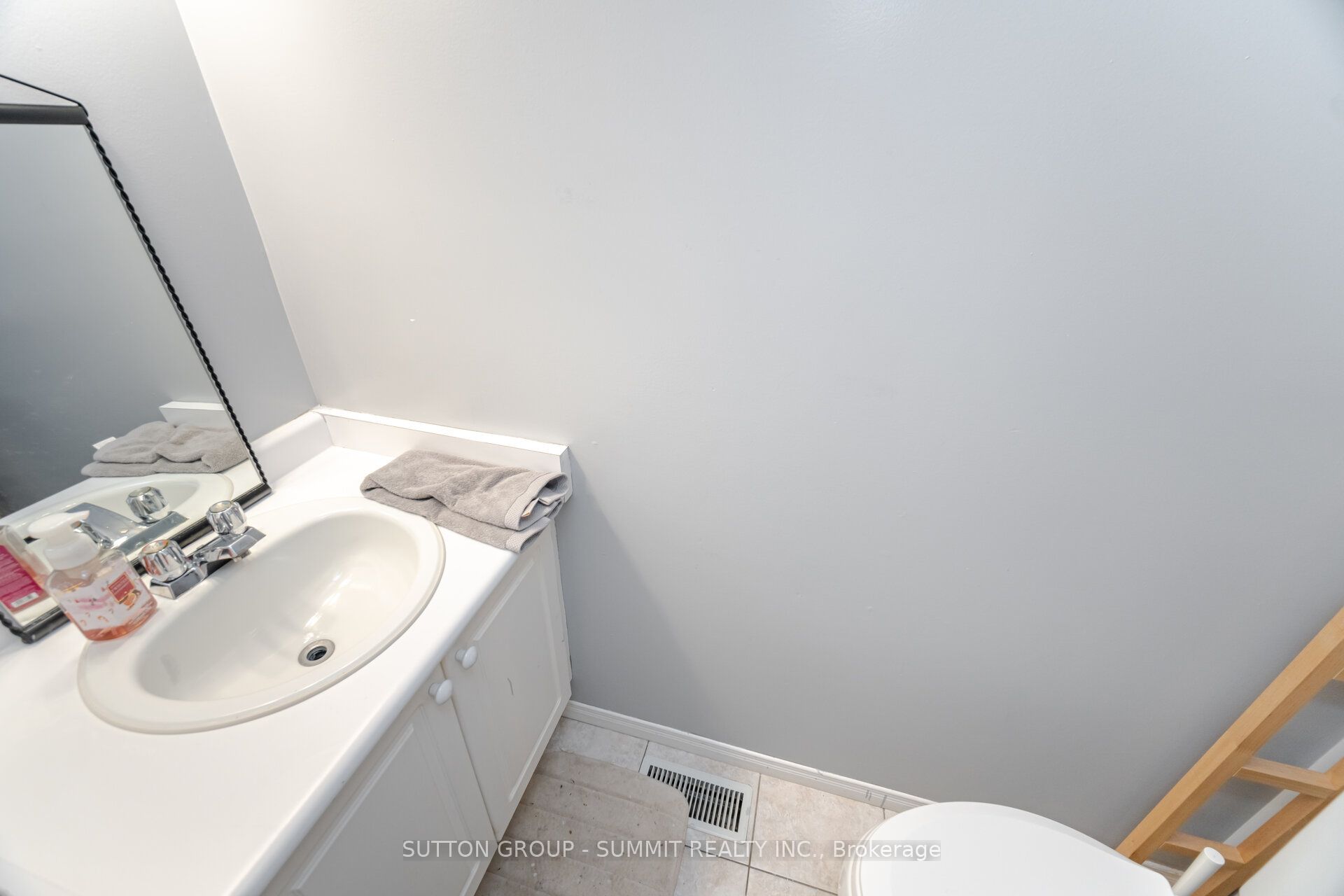 1809 Upper Wentworth Street, #32