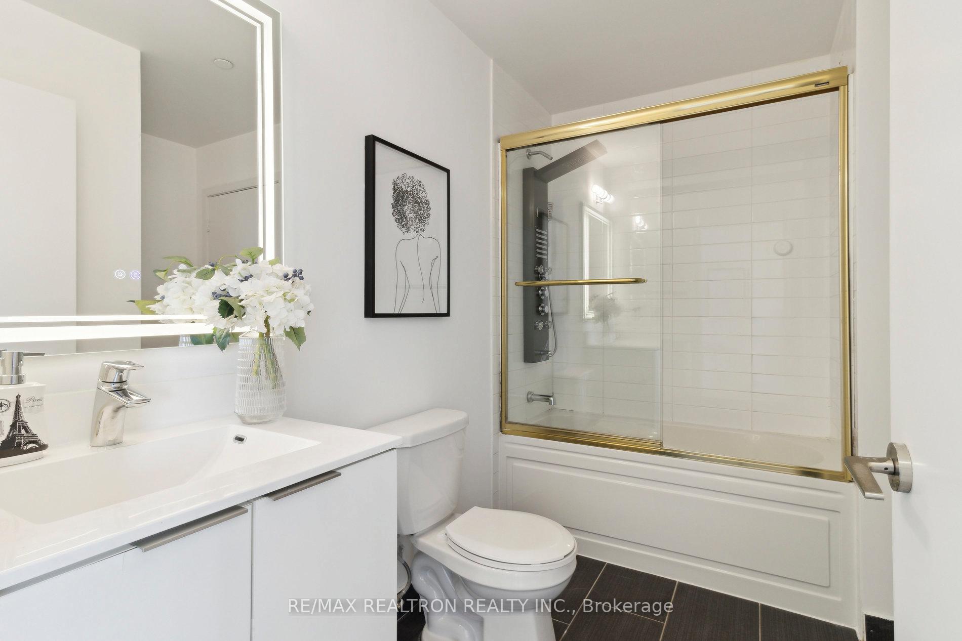 2 Bedrooms Condo at 30 Shore Breeze, Toronto For sale