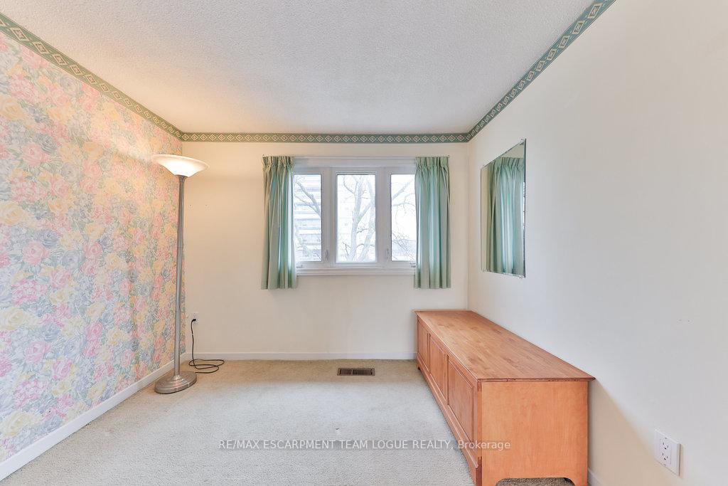 3 Bedrooms Condo at 2278 Marine,  Oakville For sale