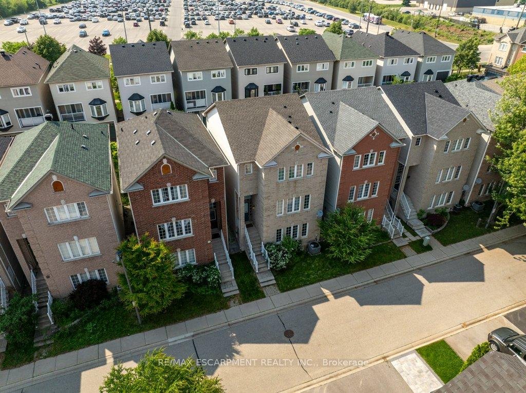 4 Bedrooms Condo at 5090 Fairview, Burlington For sale