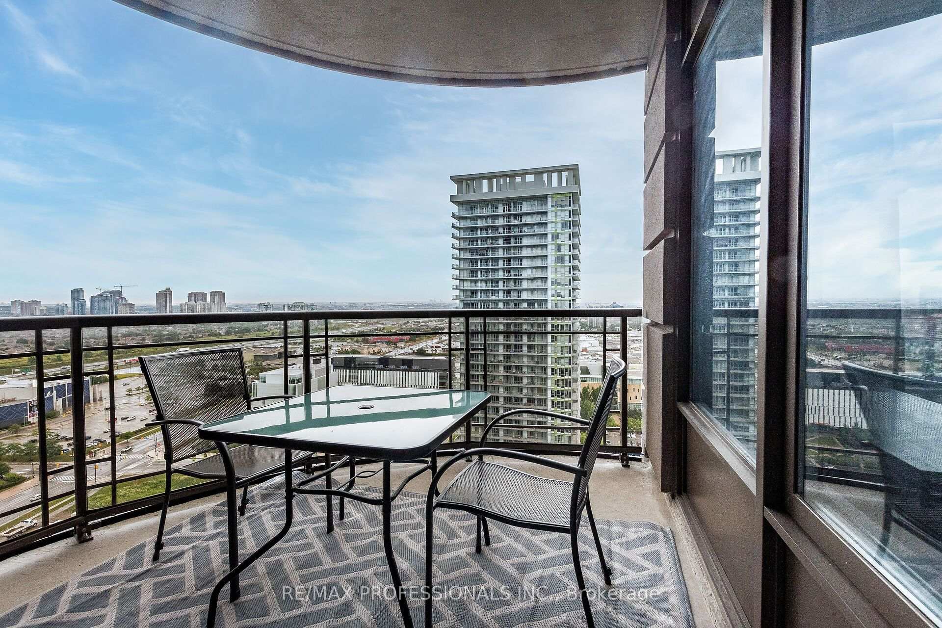 #2302 – 385 Prince Of Wales Drive, Mississauga, ON L5B 0C6