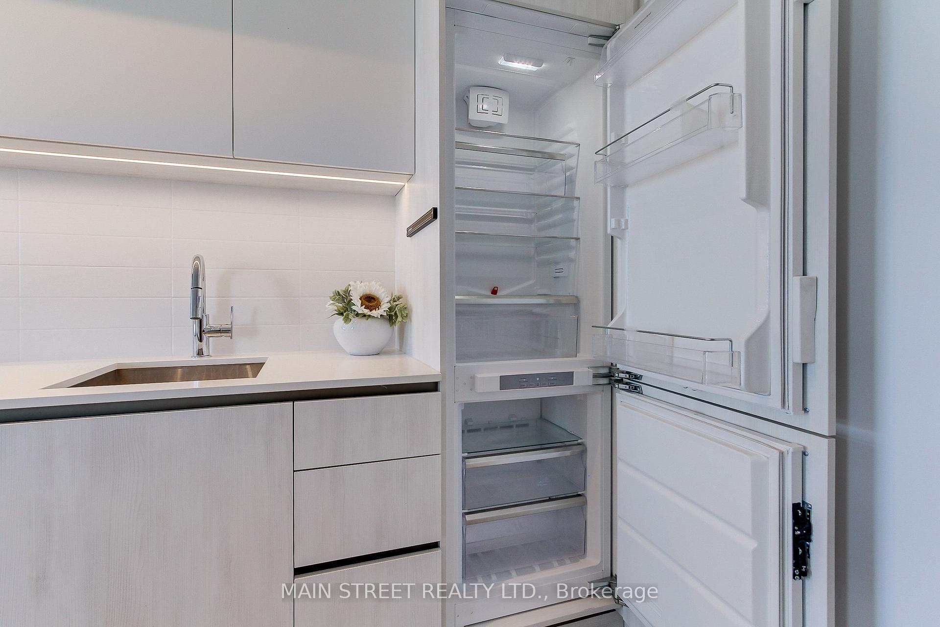 1 Bedroom Condo at 1000 Portage, Vaughan For sale