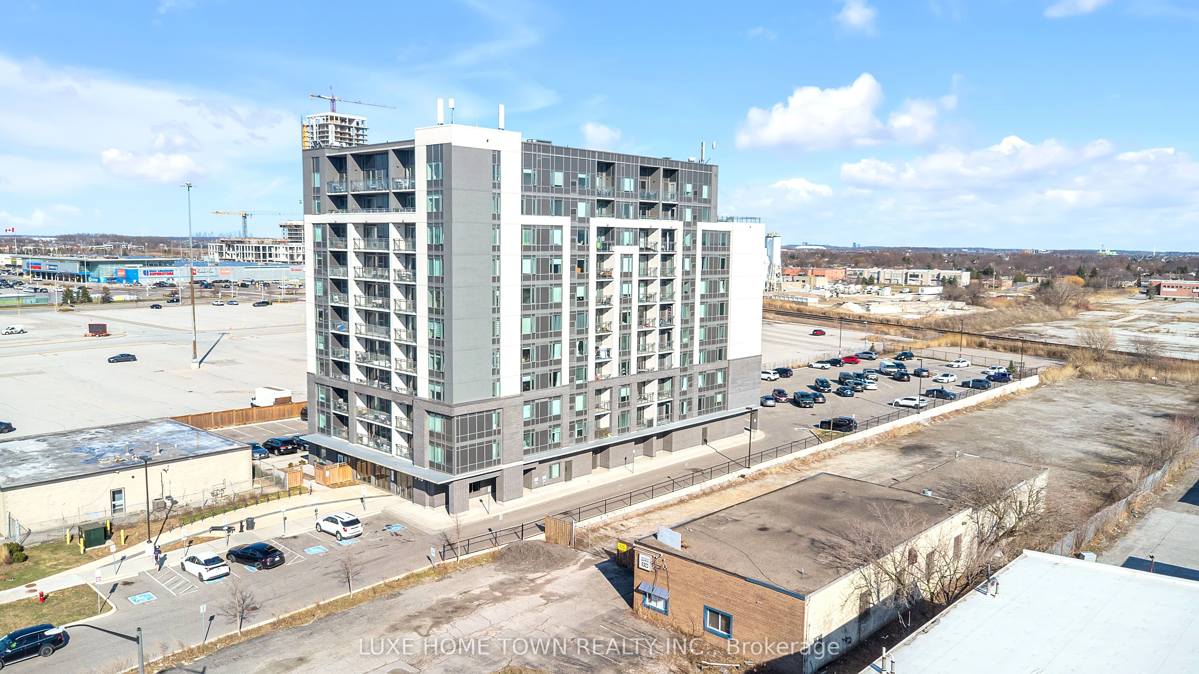 716 Main Street E, #801