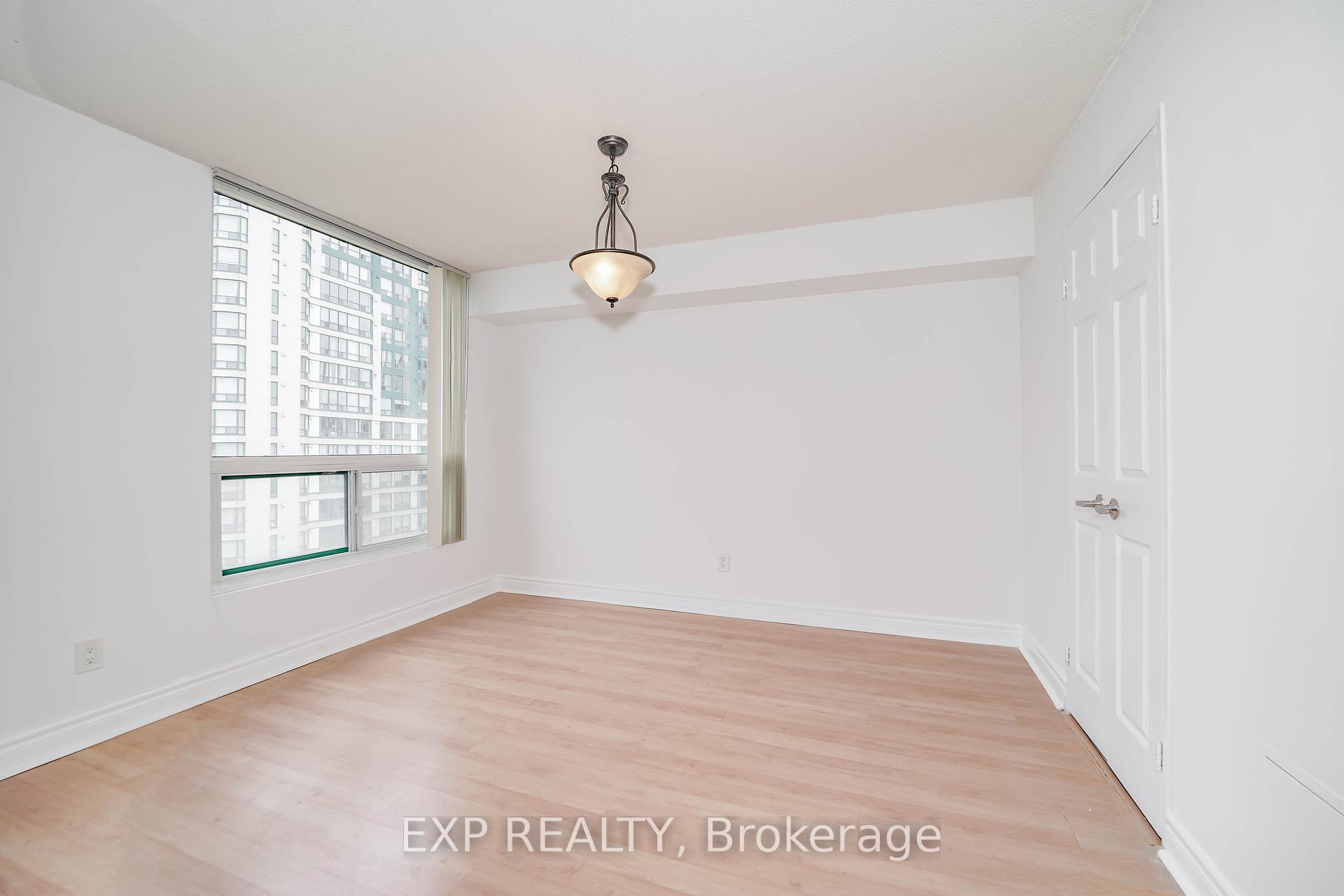 3 Bedrooms Condo at 4450 Tucana,  Mississauga For sale
