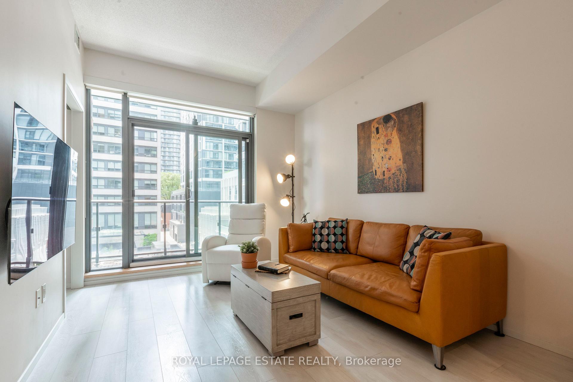 2 Bedrooms Condo at 159 Dundas, Toronto For sale