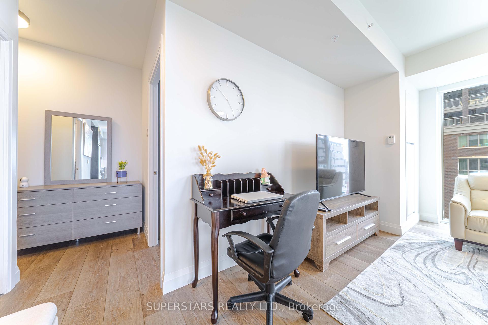 2 Bedrooms Condo at 500 Brock, Burlington For sale