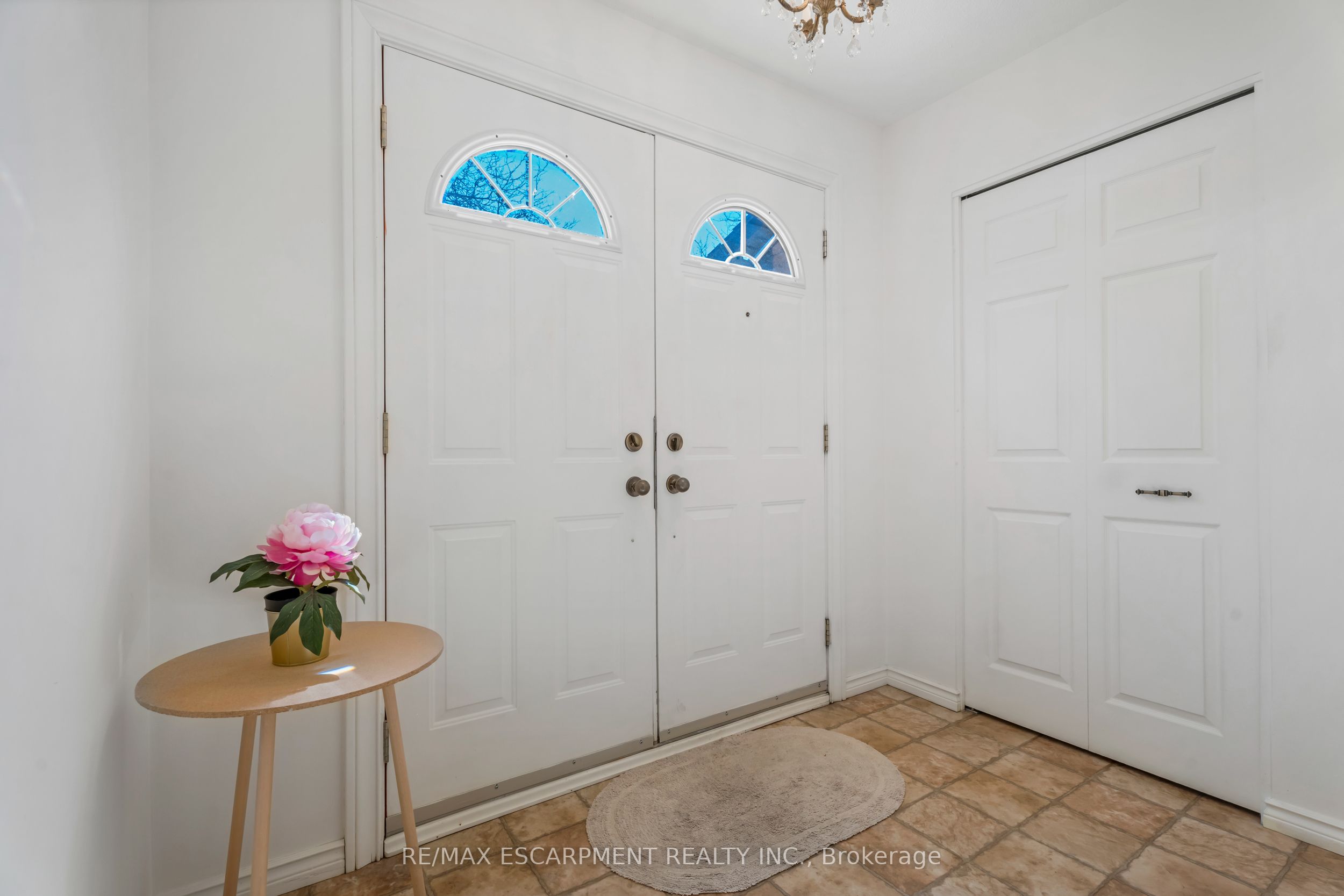 6 Memorial Avenue, Hamilton, ON L8G 4C4