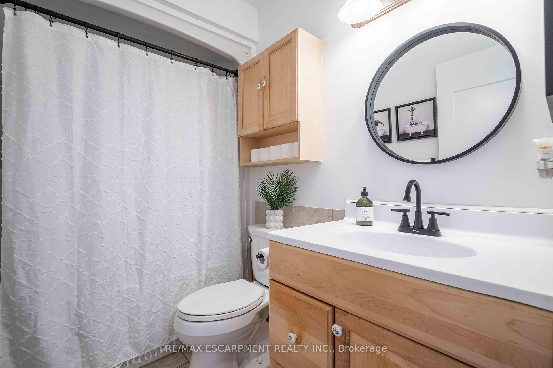 3 Bedrooms Condo at 1190 Upper Ottawa, Hamilton For sale