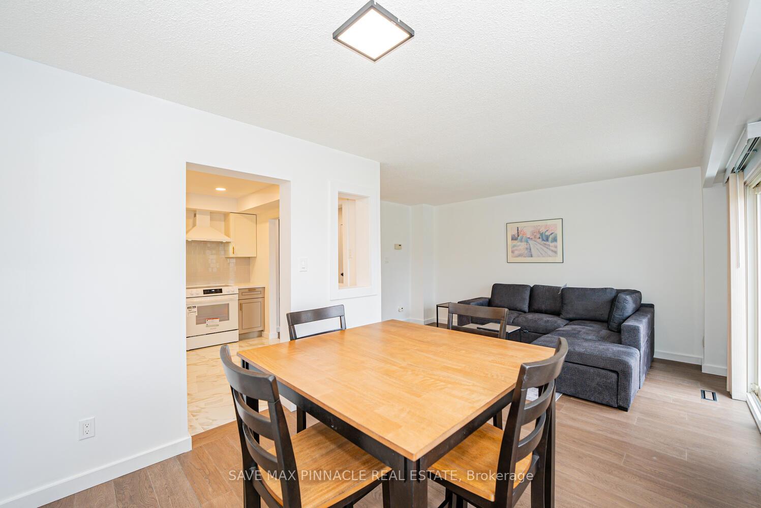 4 Bedrooms Condo at 2120 Rathburn,  Mississauga For sale