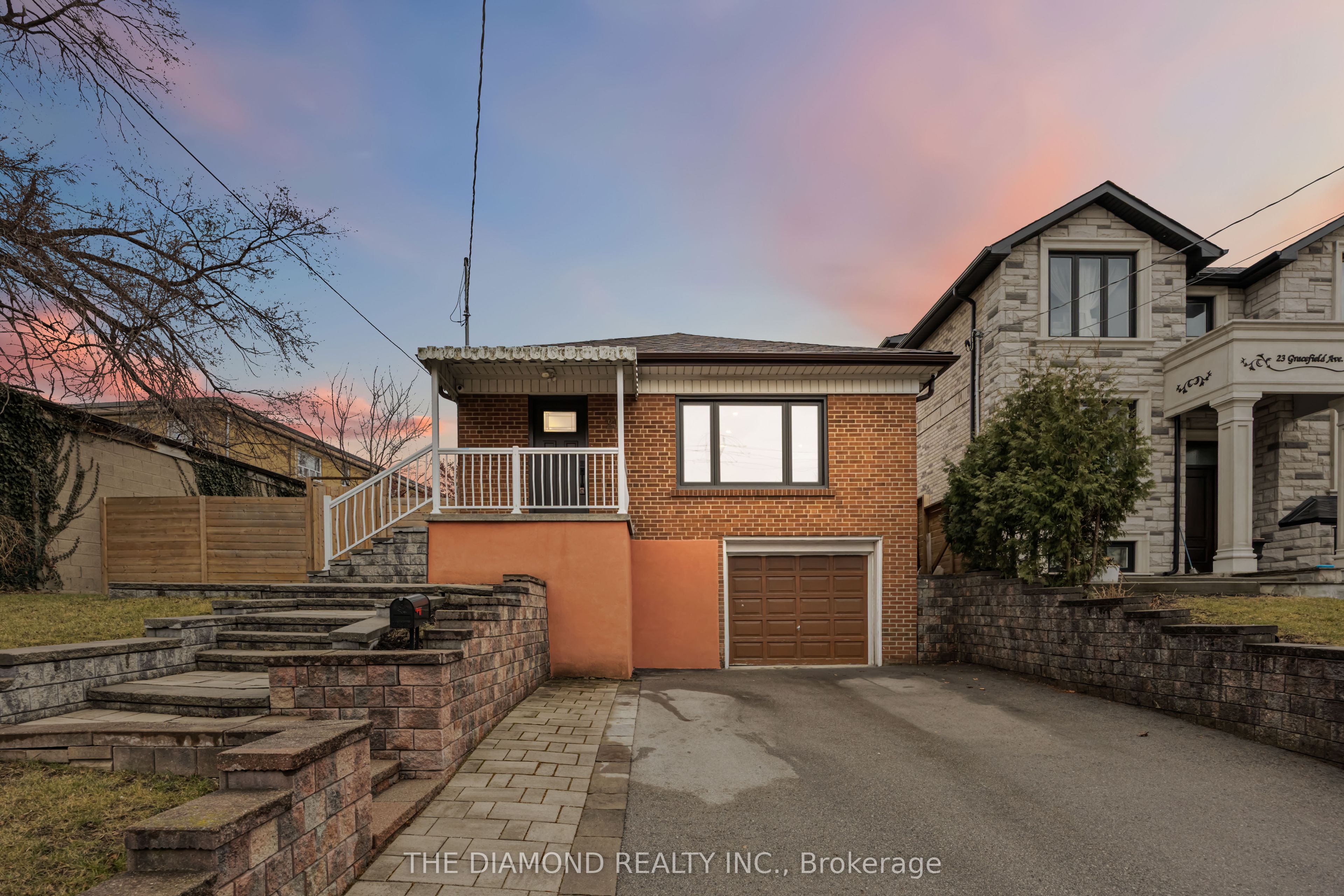 21 Gracefield Avenue, Toronto, ON M6L 1L2