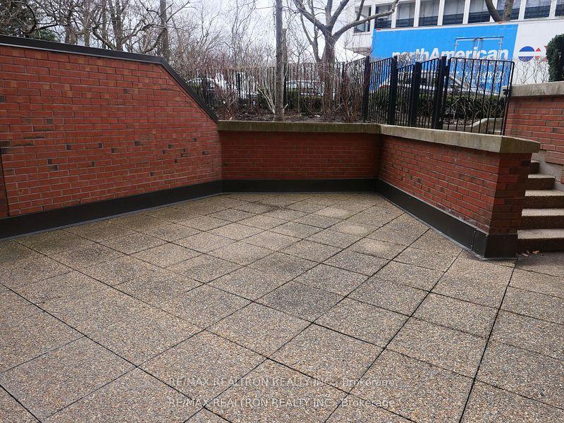 2 Bedrooms Condo at 349 St Clair, Toronto For sale