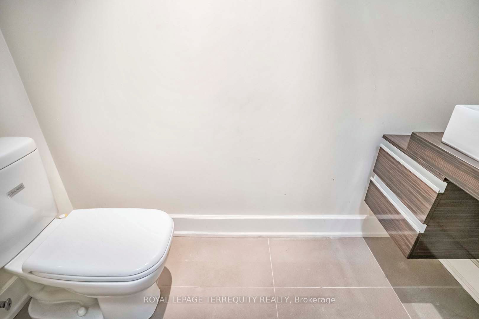 676 Sheppard Avenue E, #607