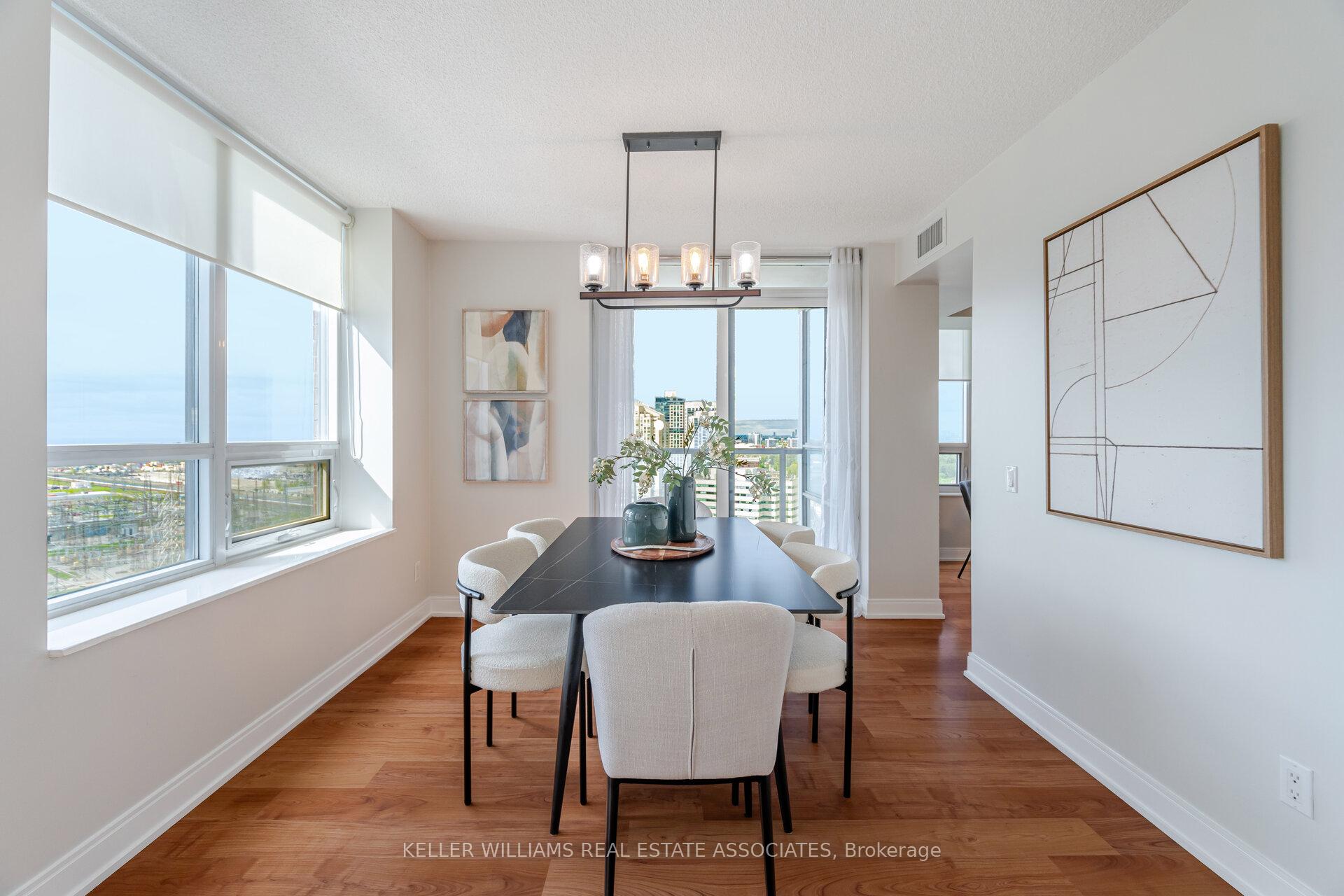 2 Bedrooms Condo at 35 Viking, Toronto For sale