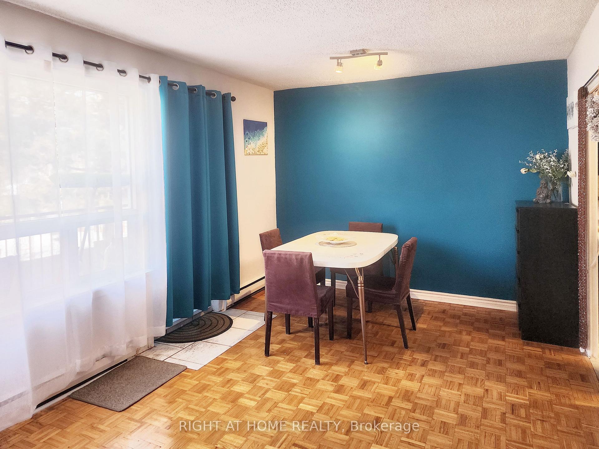 2 Bedrooms Condo at 5877 Bathurst,  Toronto For sale