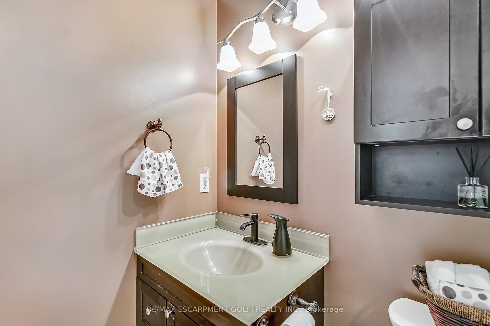 1 Bedroom Condo at 1359 Rathburn, Mississauga For sale
