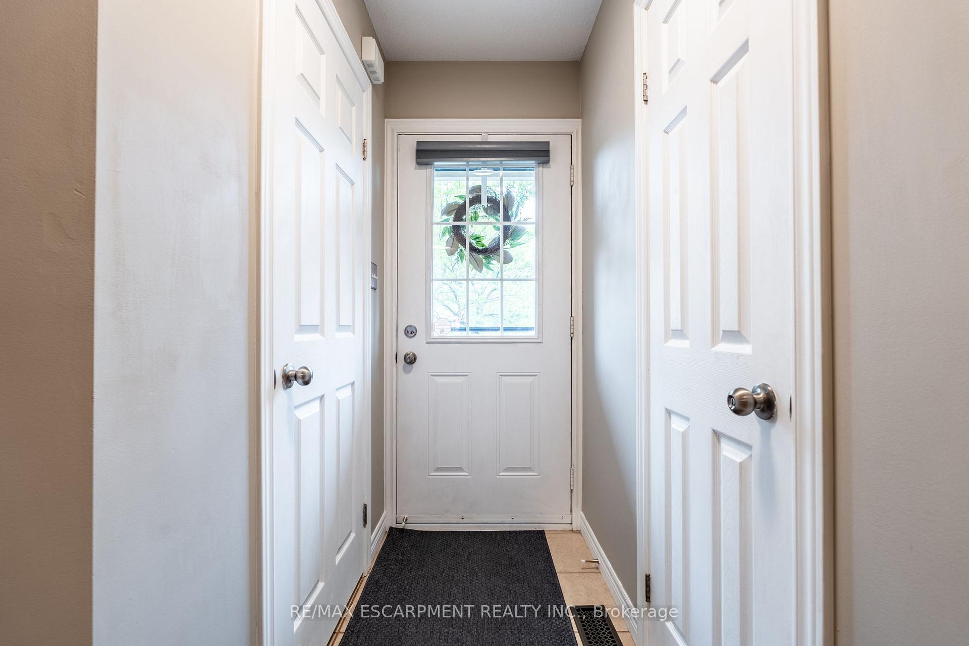3 Bedrooms Condo at 1461 Upper Gage, Hamilton For sale