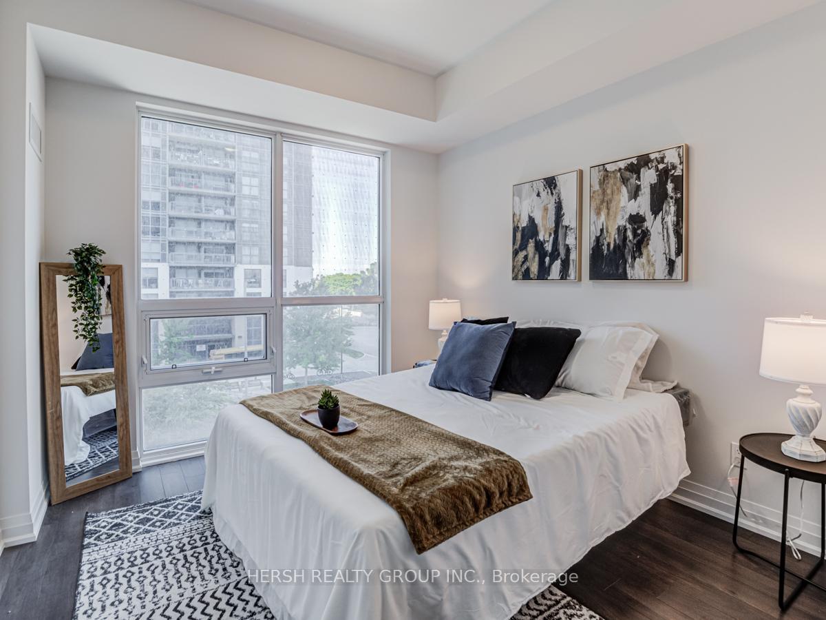 4 Bedrooms Condo at 10 Meadowglen,  Toronto For sale
