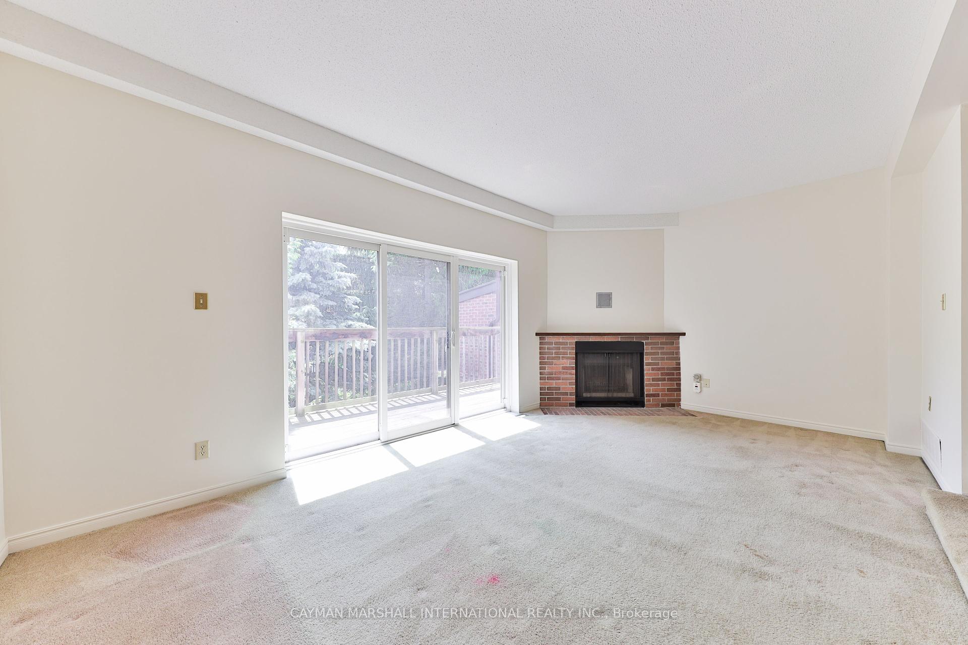 3 Bedrooms Condo at 1160 Walden, Mississauga For sale