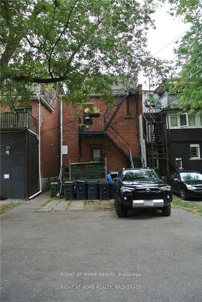 328 St George Street