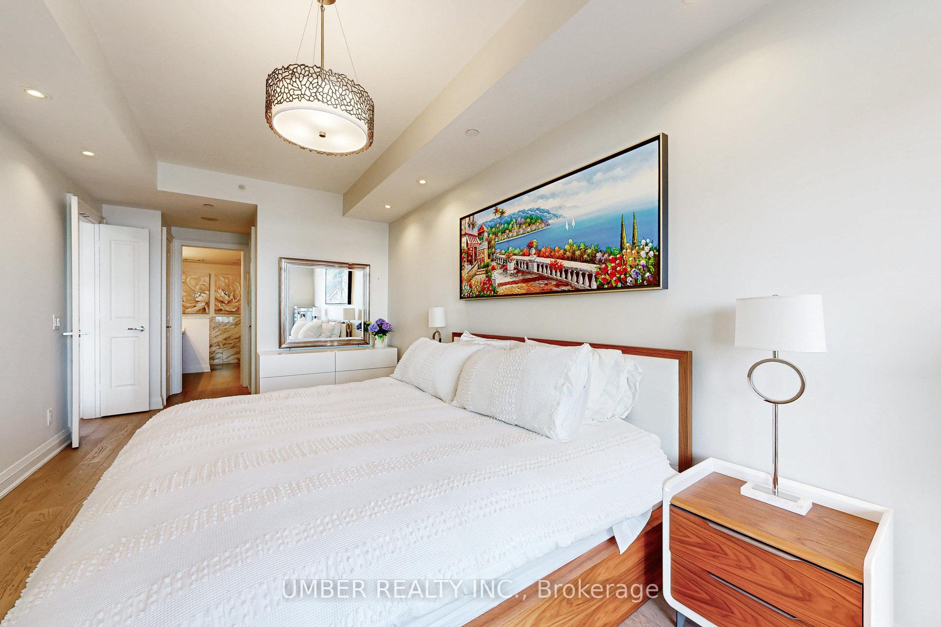 2 Bedrooms Condo at 11 Bronte, Oakville For sale