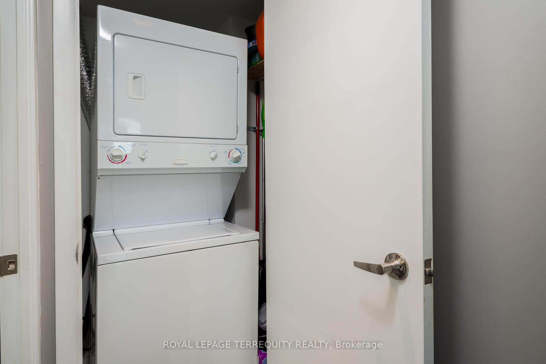 2 Bedrooms Condo at 600 Fleet, Toronto For sale