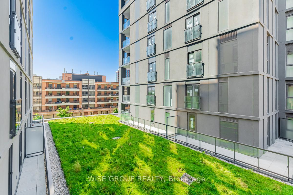 2 Bedrooms Condo at 500 Wilson,  Toronto For sale