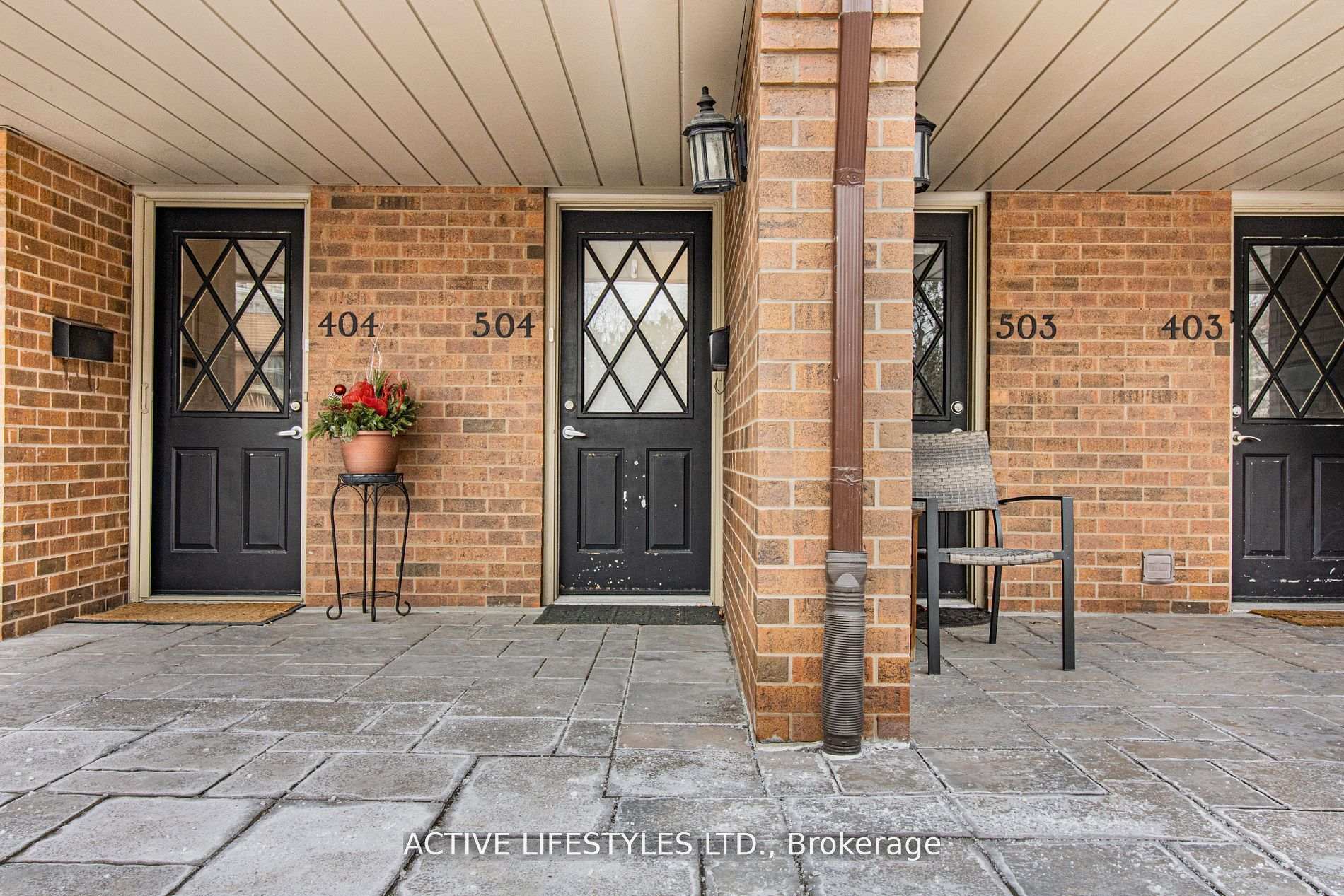 2 Bedrooms Condo at 1000 Cedarglen, Mississauga For sale