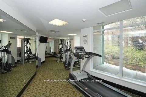 2 Bedrooms Condo at 8 Scollard, Toronto For sale