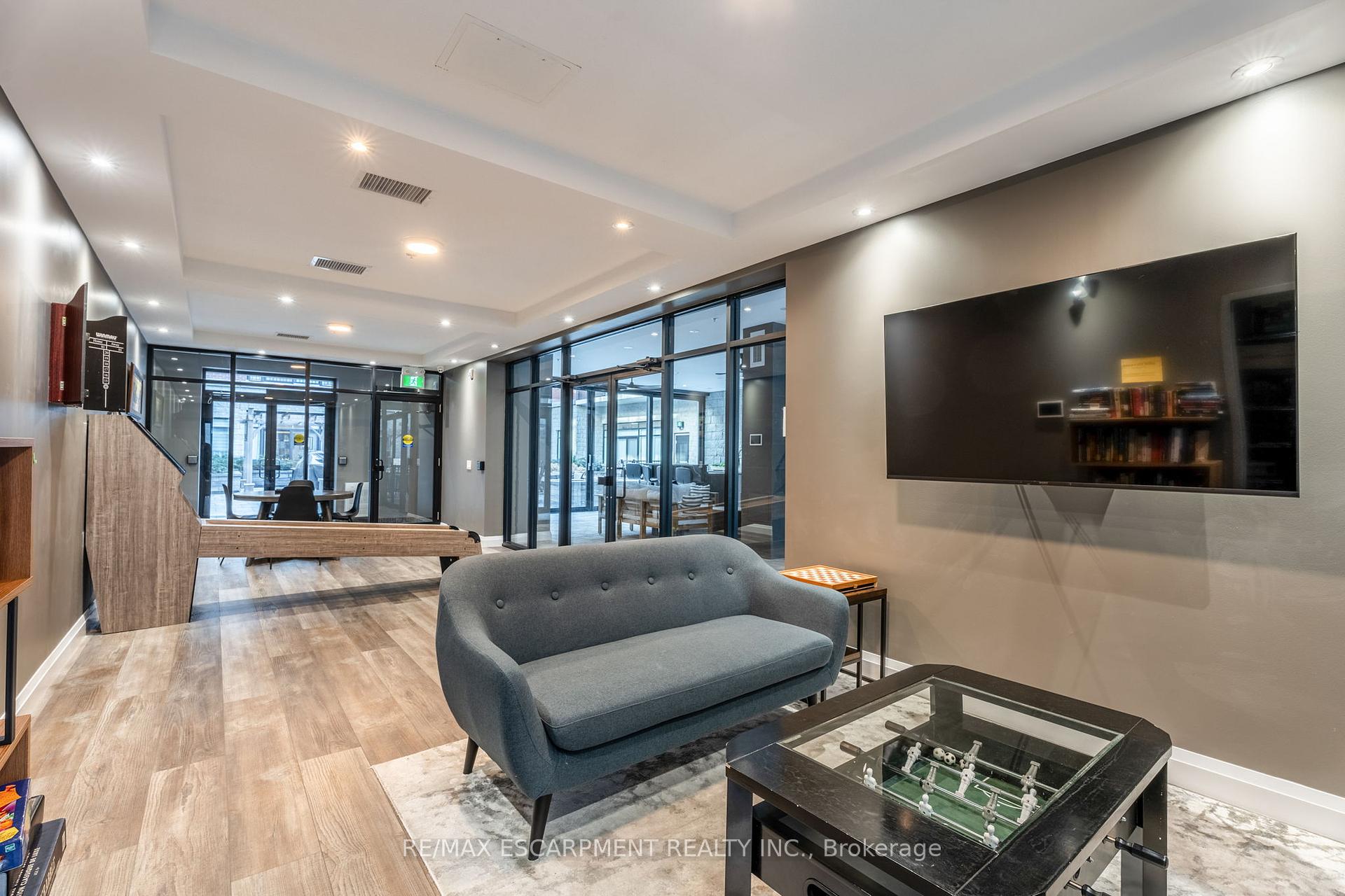 2 Bedrooms Condo at 1 Redfern, Hamilton For sale