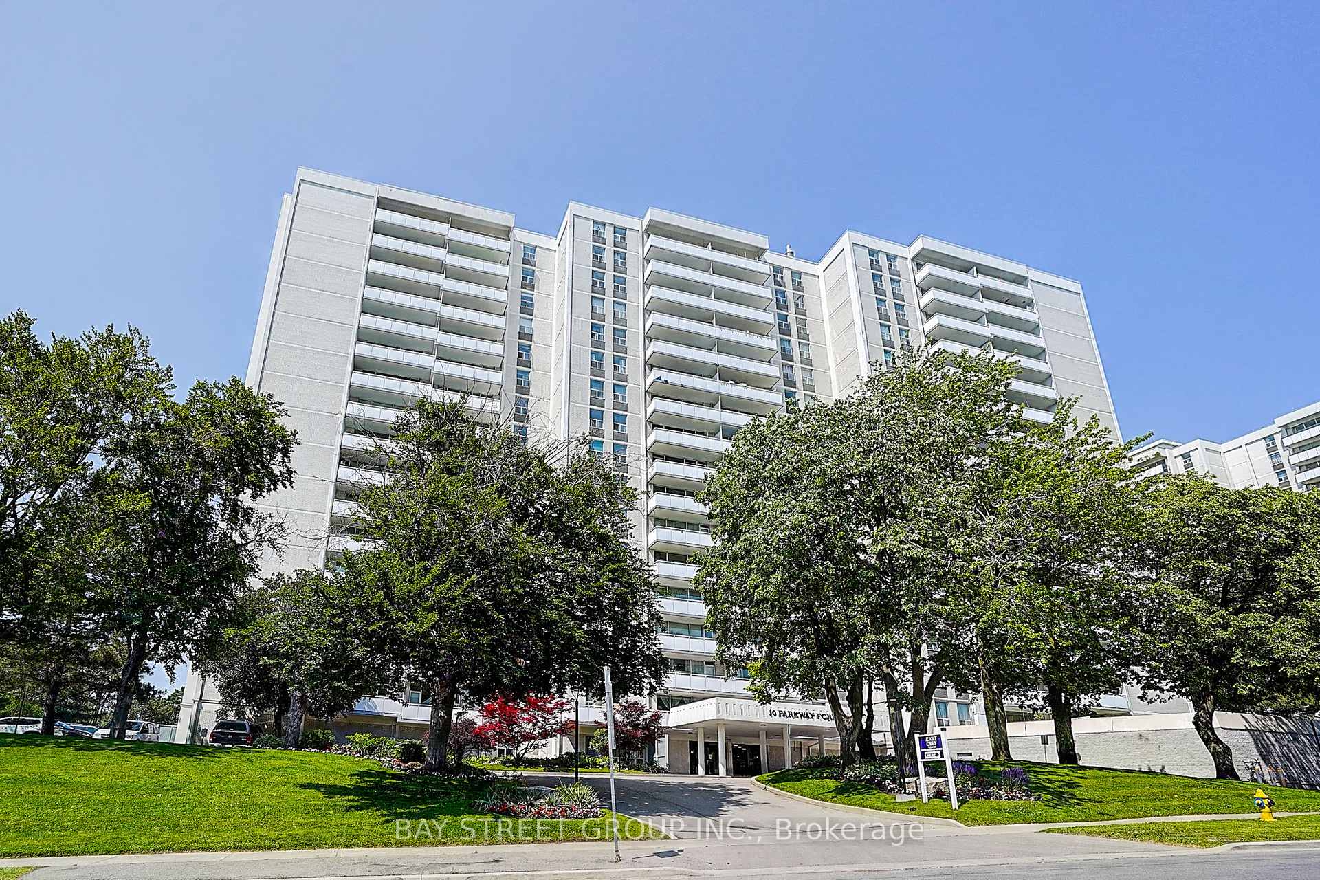 2 Bedrooms Condo at 10 Parkway Forest, Toronto For sale