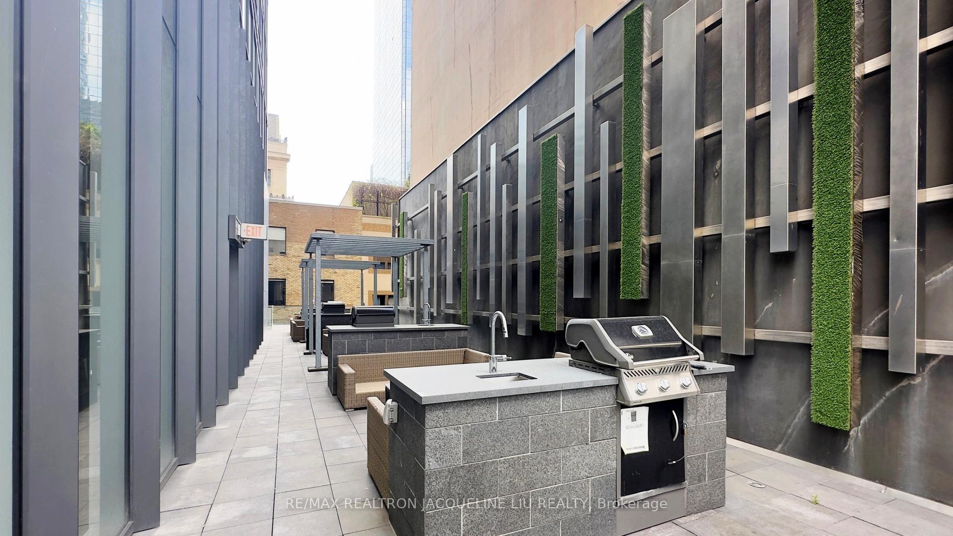 1 Bedroom Condo at 15 Grenville, Toronto For sale